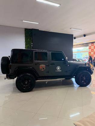JEEP WRANGLER 3.6 UNLIMITED SPORT 4X4 V6 GASOLINA 4P AUTOMÁTICO